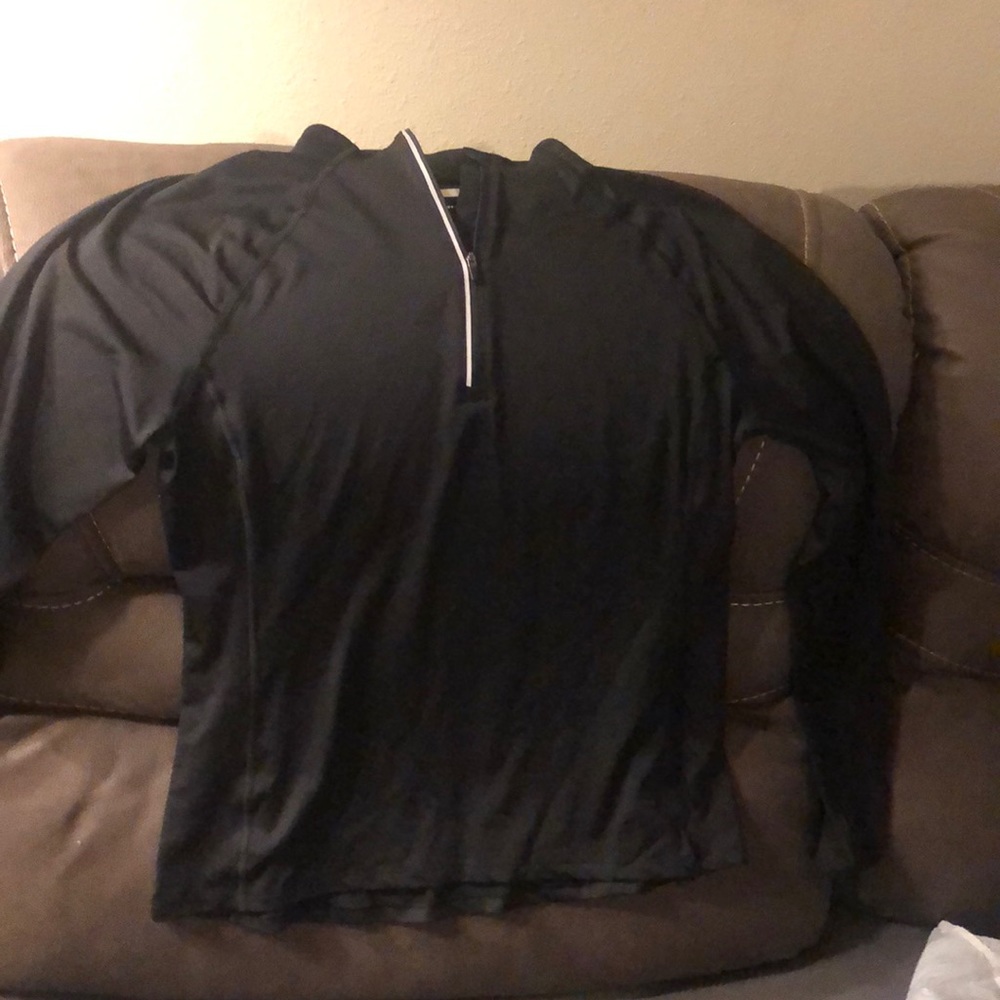 Black workout pullover